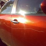 Ночной хулиган испортил автомобили на Еловой аллее в Калининграде